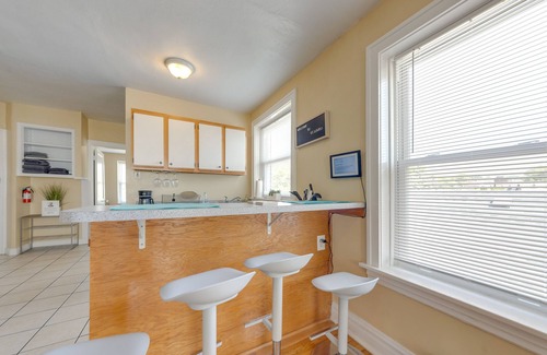 St. Louis Apartment | Bright St Louis Abode: 5 Mi to Forest Park!