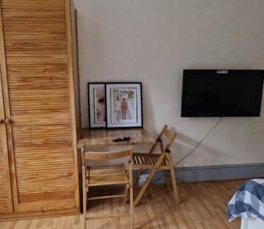 Highgate Apartment | Bright Studio Apartment in a perfect location