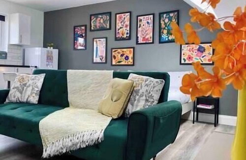 Tokyngton Apartment | Bright Studio Loft 30min to Central London