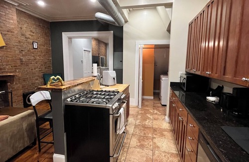 Albany Apartment | Bright Studio w/Patio in Walkable City Center