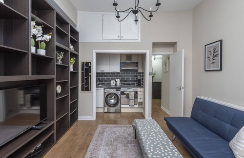 Addison Apartment | Bright & Stylish 1BR, 5min Kensington Olympia Tube