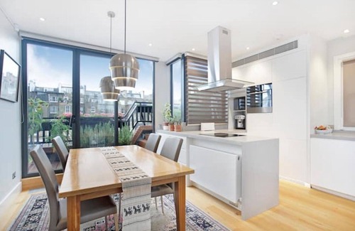 Kensington Apartment | Bright & Stylish Kensington Home|Rooftop Views