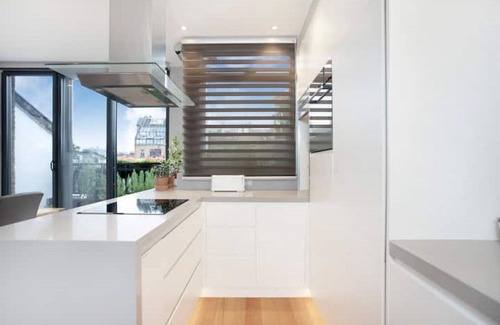 Kensington Apartment | Bright & Stylish Kensington Home|Rooftop Views