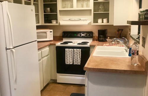 Catalina Foothills Estates House | Bright, stylish, quiet casita in Tucson's finest foothills location.