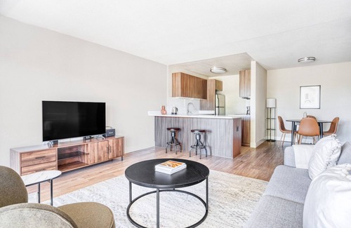 Sunnyvale West Apartment | Bright Sunnyvale 1BR w/Pool, Gym, & BBQ, close to shops, by Blueground