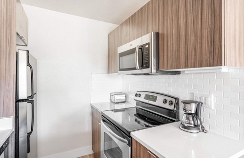 Sunnyvale West Apartment | Bright Sunnyvale 1BR w/Pool, Gym, & BBQ, close to shops, by Blueground