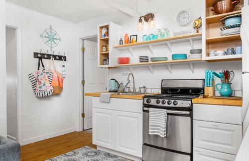 Albany Cottage | Bright & Trendy Cottage Close to Downtown Albany & Near OSU, Sleeps 4