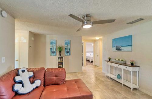 South Venice House | Bright Venice Home with Yard Less Than 4 Miles to Beach!