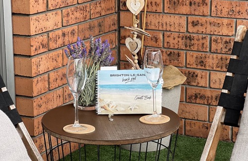 Brighton-le-Sands Apartment | Brighton-Le-Sands Beach Pad with Elevator 2 min walk to the beach