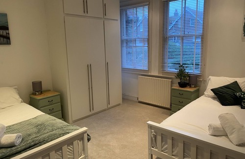 Seafront House | BRIGHTON townhouse *FREE ALLOCATED PARKING FOR 3 CARS*