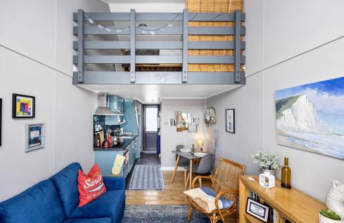 Seafront House | Brighton Water Cabin at the Marina, Free Parking By My Getaways