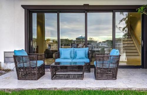 Clearwater Beach House | BrightWater Blue 158-2
