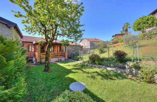 Armeno House | Brighty Rainbow House Garden - Happy Rentals