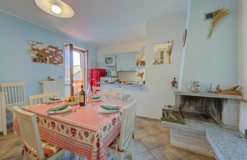 Armeno House | Brighty Rainbow House Garden - Happy Rentals