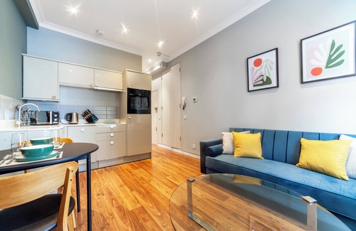Addison Apartment | Brilliant 1BDR Flat, Lakeside Rd, 5 min to Tube