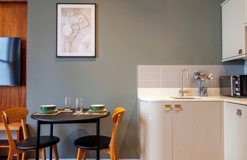 Addison Apartment | Brilliant 1BDR Flat, Lakeside Rd, 5 min to Tube