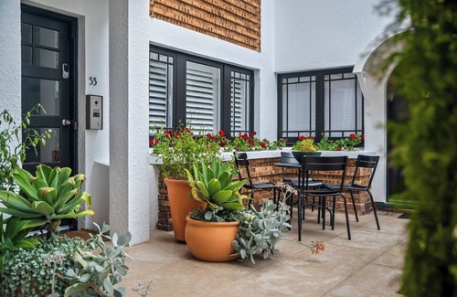 Middle Park Apartment | Brilliant 2BRM, Fully Renovated Art Deco Classic