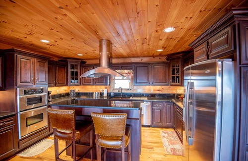Grassy Creek Cabin | Bring Everyone Together | Fraser Creek Lodge | Hot Tub & Pool Table