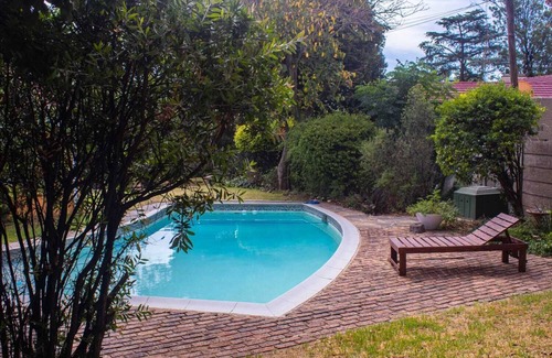Lombardy East House | Bring the whole family to this spacious 4-bedroom house that sleeps 8.