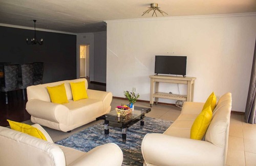 Lombardy East House | Bring the whole family to this spacious 4-bedroom house that sleeps 8.