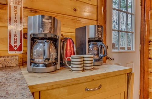 Cosby Cabin | Bring Your Dog! Heated Pool, Movie Room