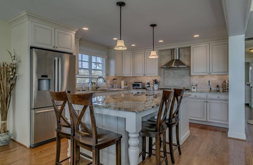 Avalon House | BRING YOUR DOG! Luxury at the shore w/heated pool, pet friendly with an elevator