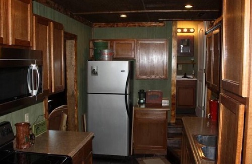 Cassville House | Bring your family and enjoy the comforts of the Ozarks at Bear Crossing Cabin