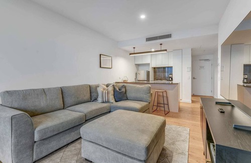 South Brisbane Apartment | Brisbane Apartment: Rooftop Pool Gym & City Views!
