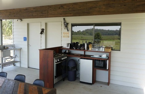 Kurwongbah Bed & Breakfast | Brisbane North B&B and Winery