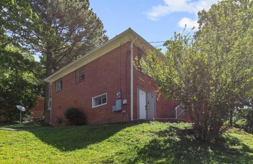 New Castle House | Broadmoor Bungalow - Unit B