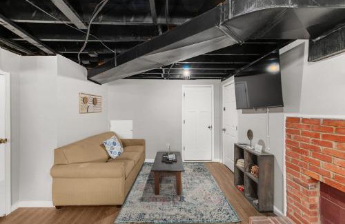 New Castle House | Broadmoor Bungalow - Unit B