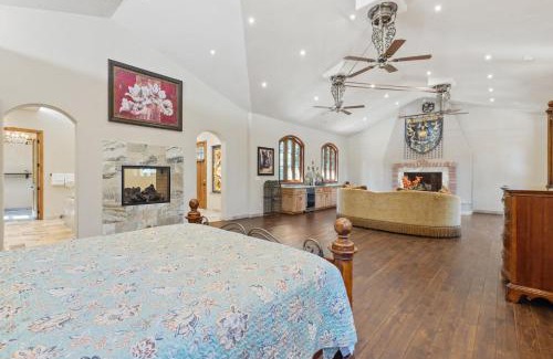 Broadmoor Villa | Broadmoor Retreat Luxe European Style Hot Tub