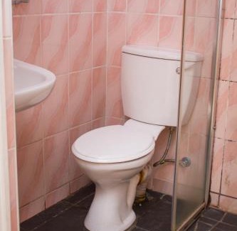 Bezuidenhout Valley House | Broadway Guesthouse &Pub