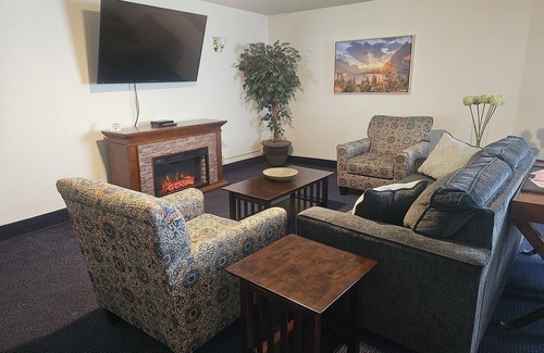 Westside Hotel | Broadway Inn Conference Center