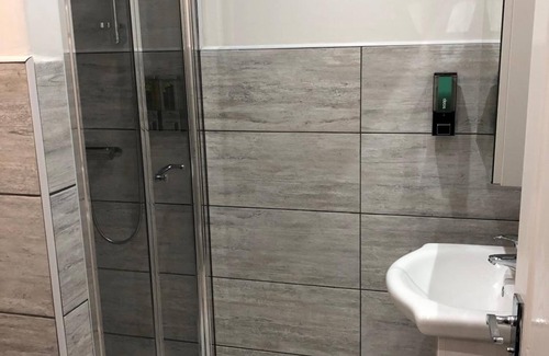 Southall Broadway Hotel | Broadway Inn