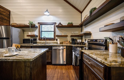 Broken Bow Cabin | Broken Bow cabin with Hot Tub and Fire Pit