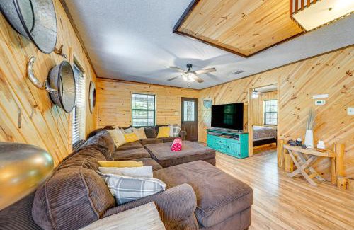 Broken Bow House | Broken Bow Cabin with Hot Tub and Game Room!