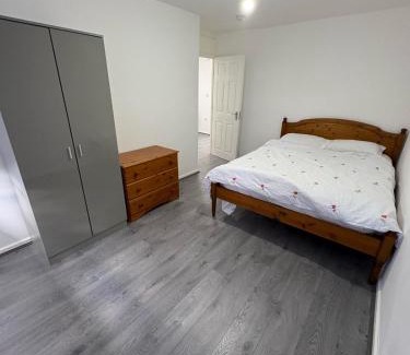 Havering Park Apartment | Bronze house