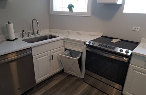 Grand Boulevard Apartment | Bronzeville Beauty - 2 bed/1 bath, small-pet friendly, centrally-located unit