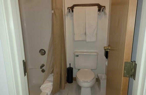 Syracuse Hotel | Brook Pointe Inn