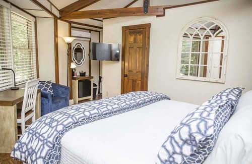 Sapphire Cabin | Brook Trout Inn