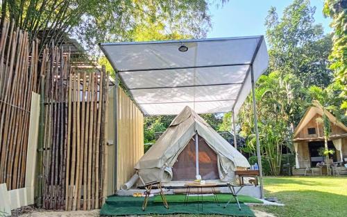 Khanong Phra House | Brookhouse & Glamping
