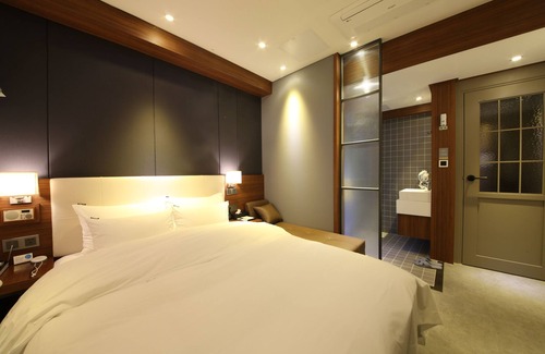 Chungmu Hotel | Brooks Hotel