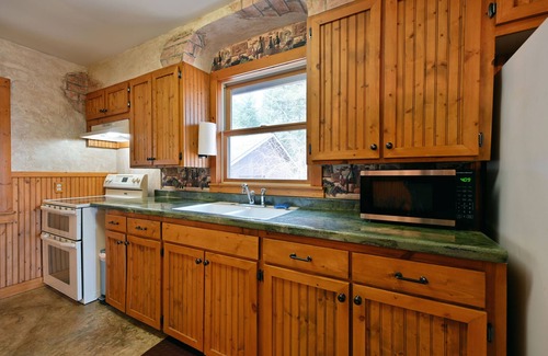 Grand View Cottage | Brookside Cottage