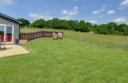 Heathfield House | Broomhurst Grove - Three Bedroom House, Sleeps 5