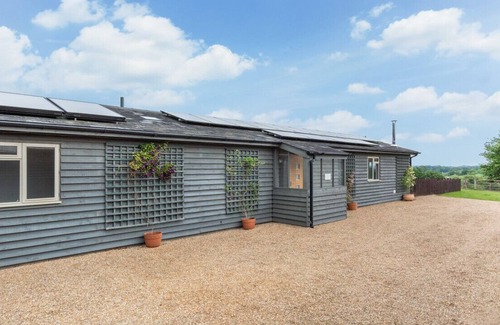 Heathfield House | Broomhurst Grove - Three Bedroom House, Sleeps 5
