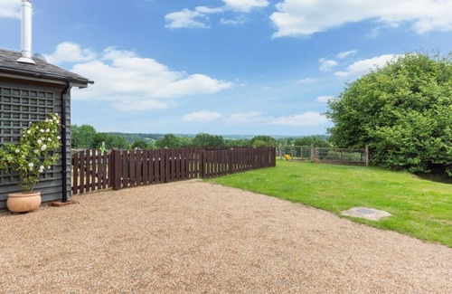 Heathfield House | Broomhurst Grove - Three Bedroom House, Sleeps 5