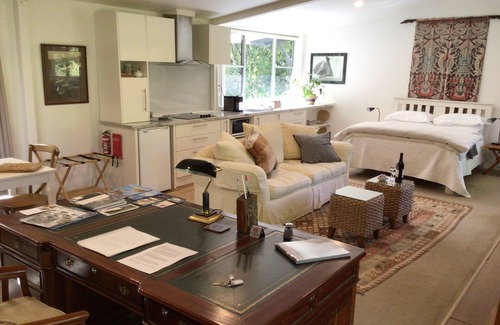 Broughton Vale Cottage | Broughton Studio - On 5 pristine acres just 5klm/5 minutes easy drive from Berry