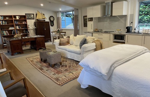Broughton Vale Cottage | Broughton Studio - On 5 pristine acres just 5klm/5 minutes easy drive from Berry