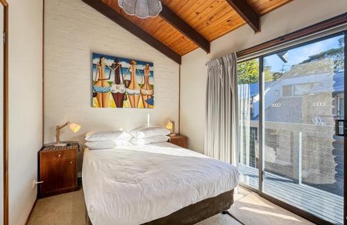Broulee House | 'Broulee Break' -2-Bed Beach House with Games Room